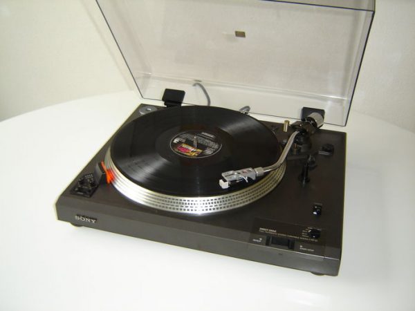 Merk: Sony Model: PS-22 Bouwjaar: 1977 Volautomatisch